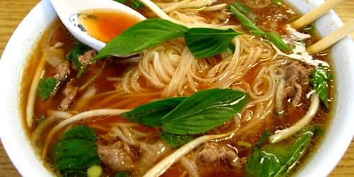 Pho – soupe de bœuf et de nouilles de riz Pho – soupe de bœuf et de nouilles de riz